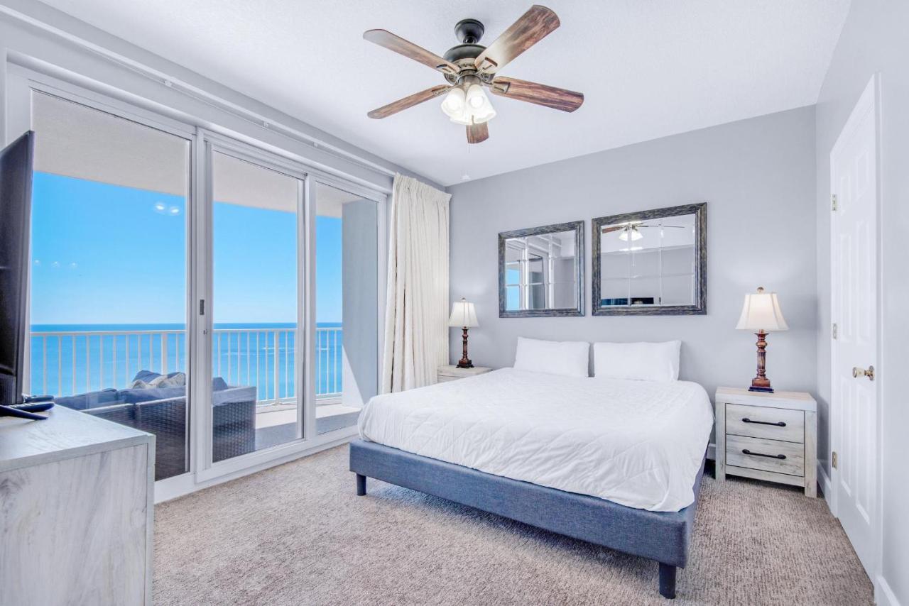 Twin Palms 1701