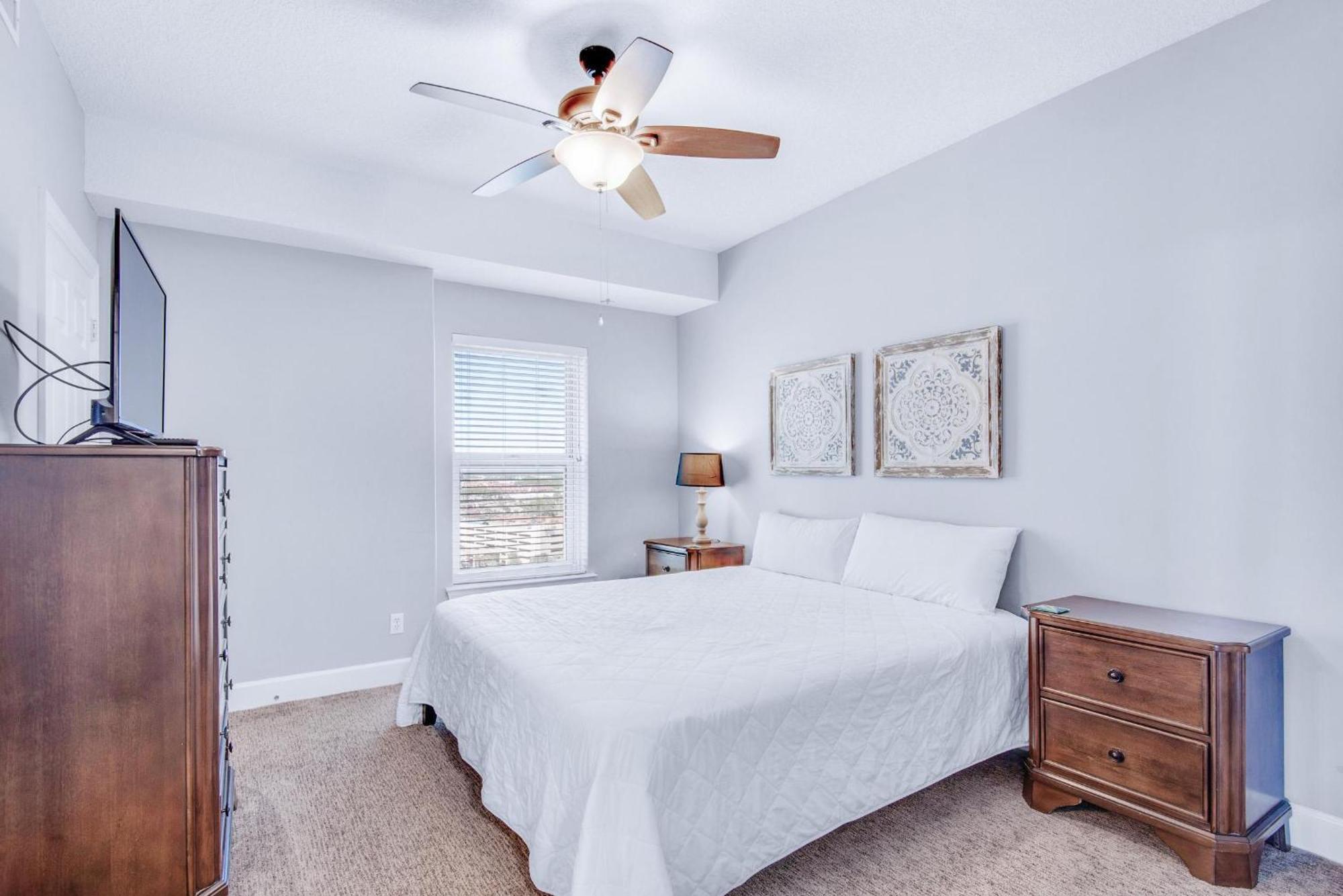 Twin Palms 1701