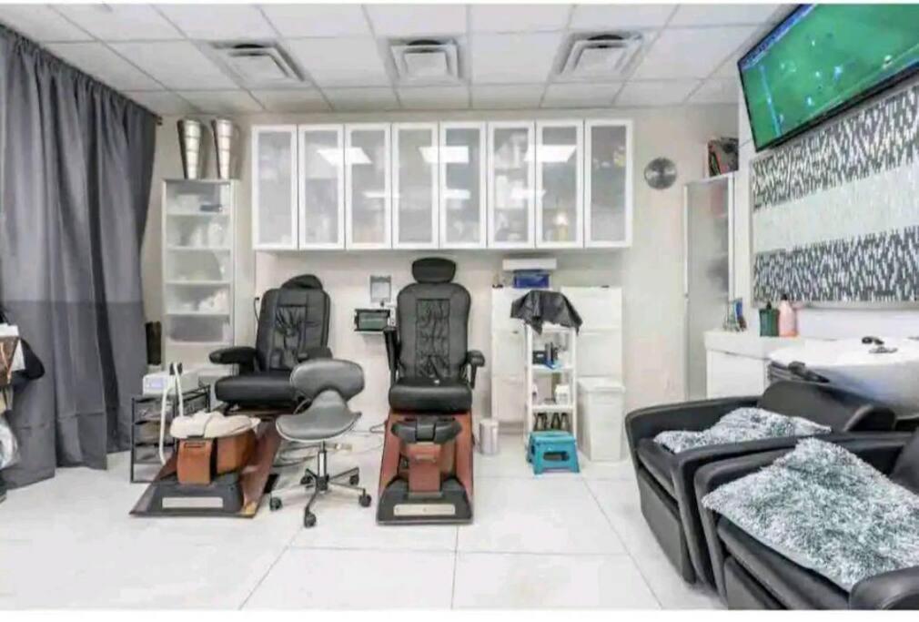 Upscale At Sunny Isles Beach