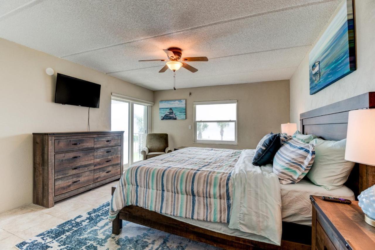 Oceanfront Sunrise 2 Bed 2 Bath With Pool Holiday home