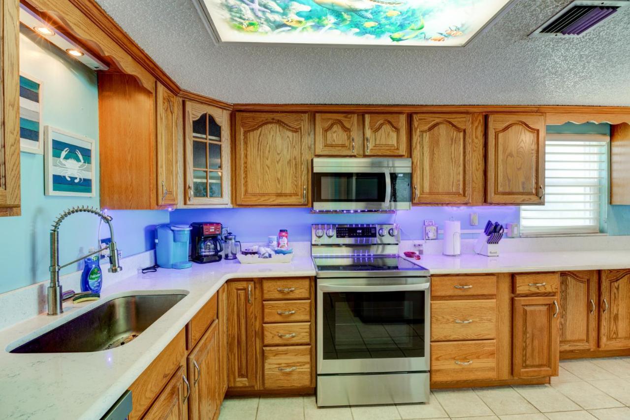 Oceanfront Sunrise 2 Bed 2 Bath With Pool Holiday home *