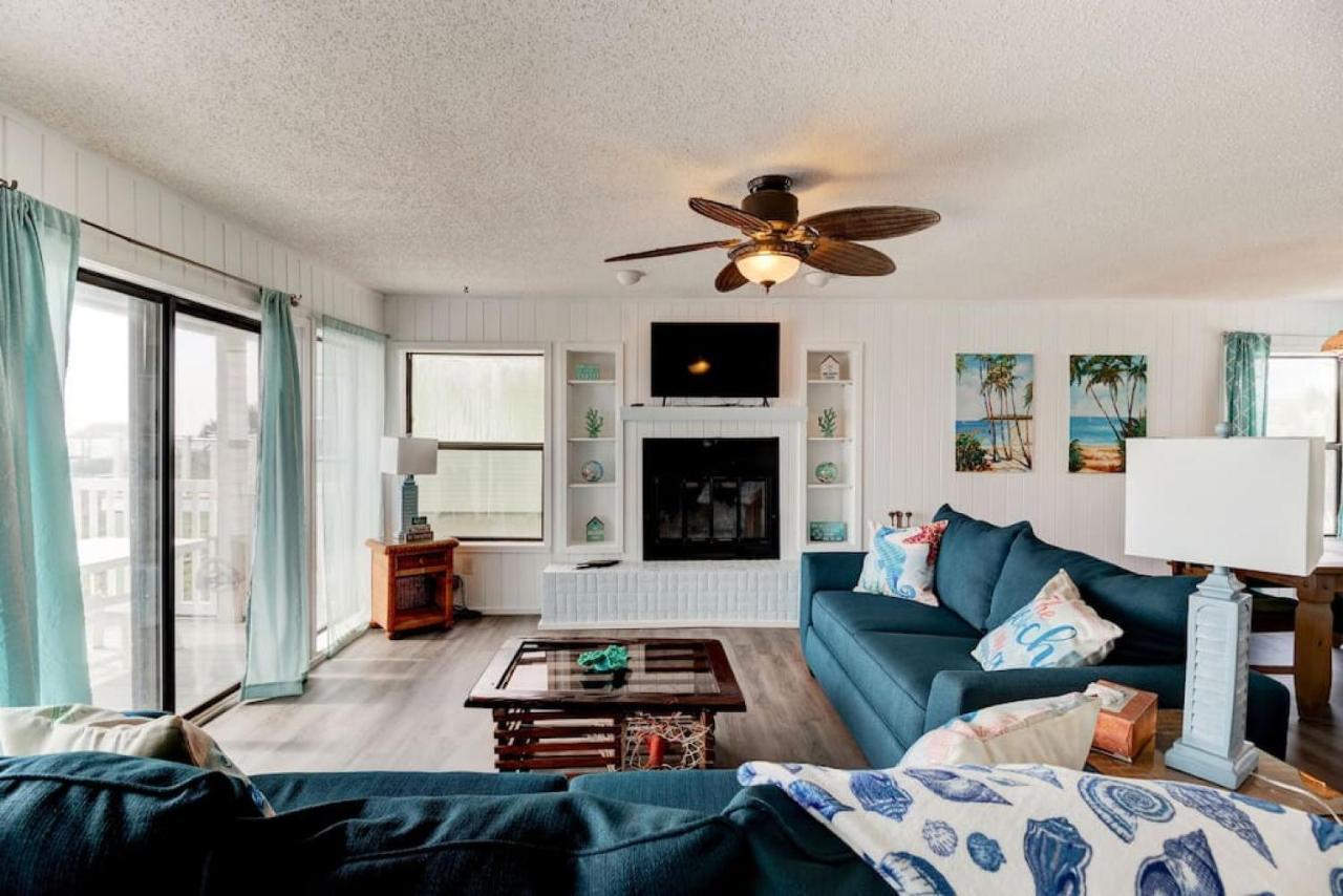 Tipsy Turtle Funky Pelican Massive Oceanfront Holiday home