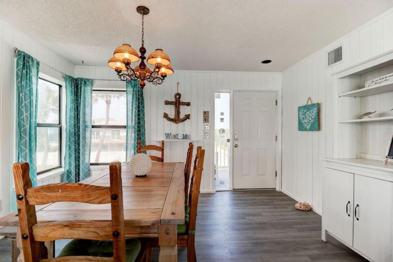 Tipsy Turtle Funky Pelican Massive Oceanfront Holiday home