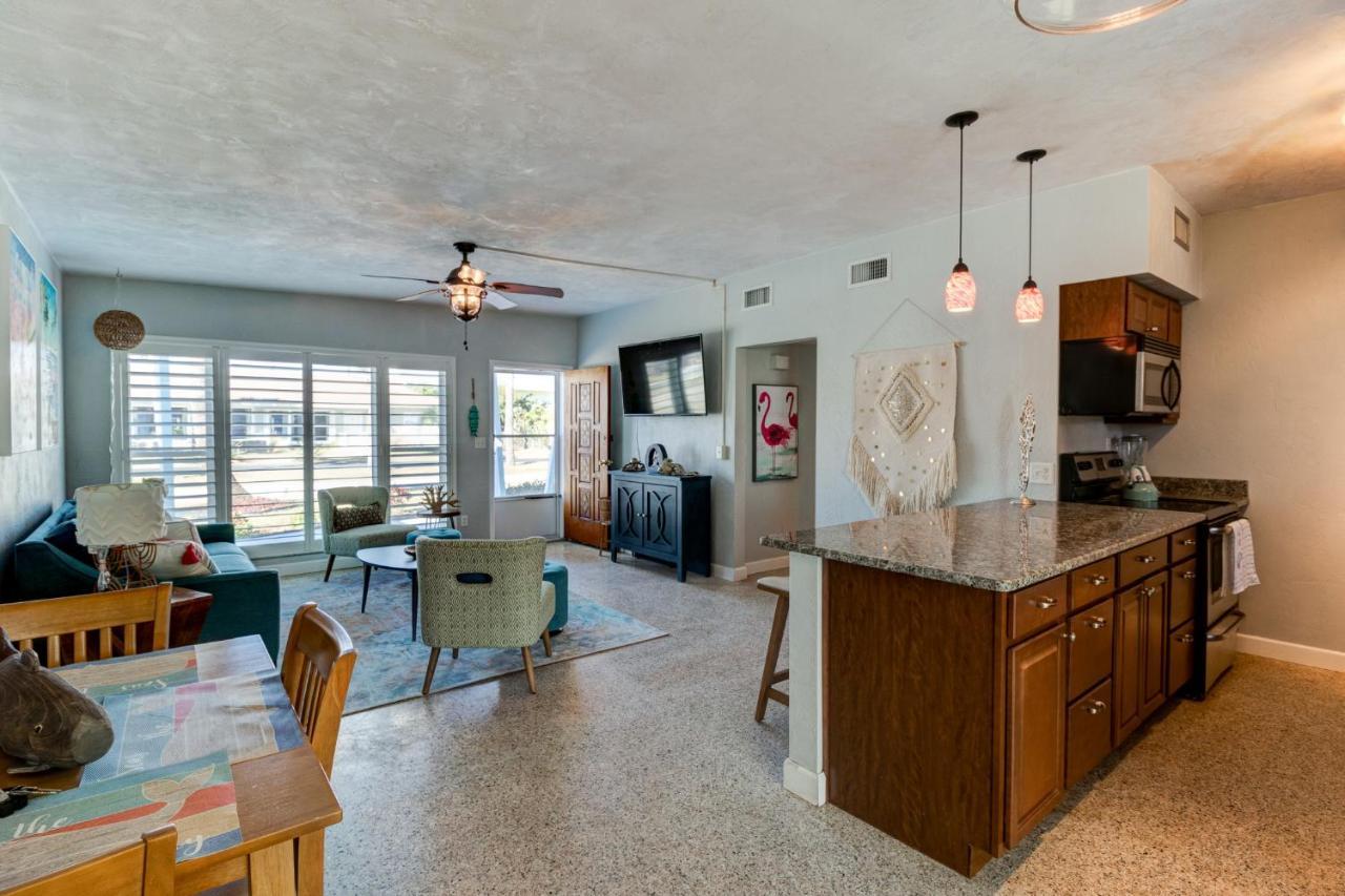 Holiday home 3 Bed 2 Ba Wifi Kitchen Walk To Firepit Daytona Beach