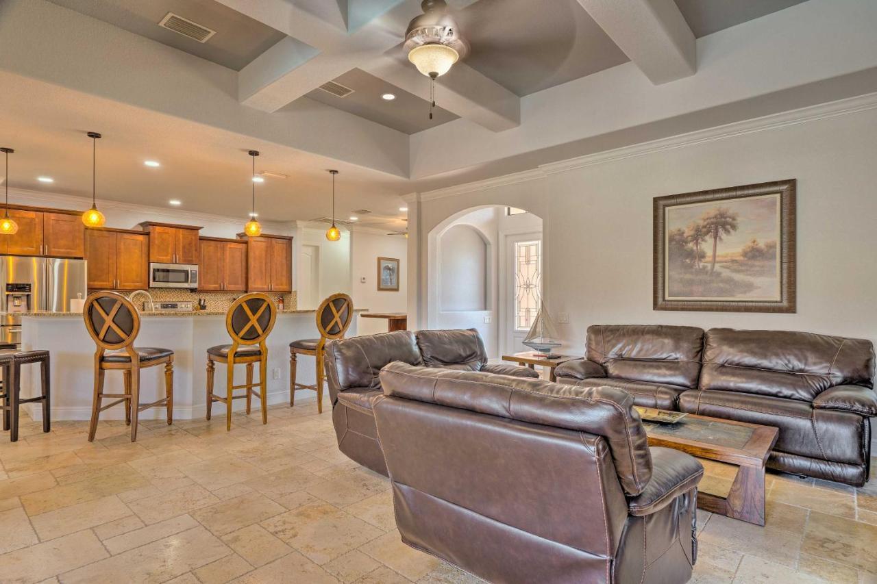 Canalfront With Patio And Grill! * Cape Coral