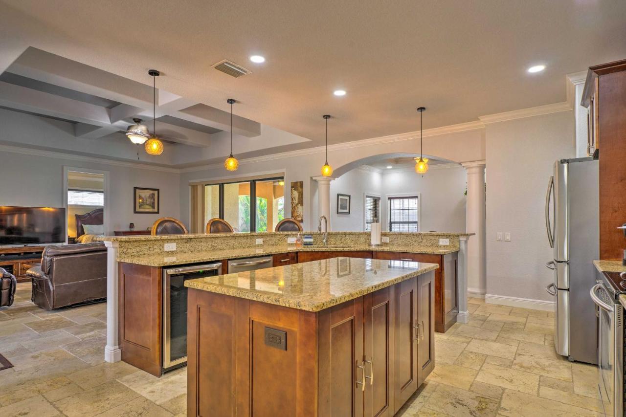 Canalfront With Patio And Grill! Holiday home Cape Coral