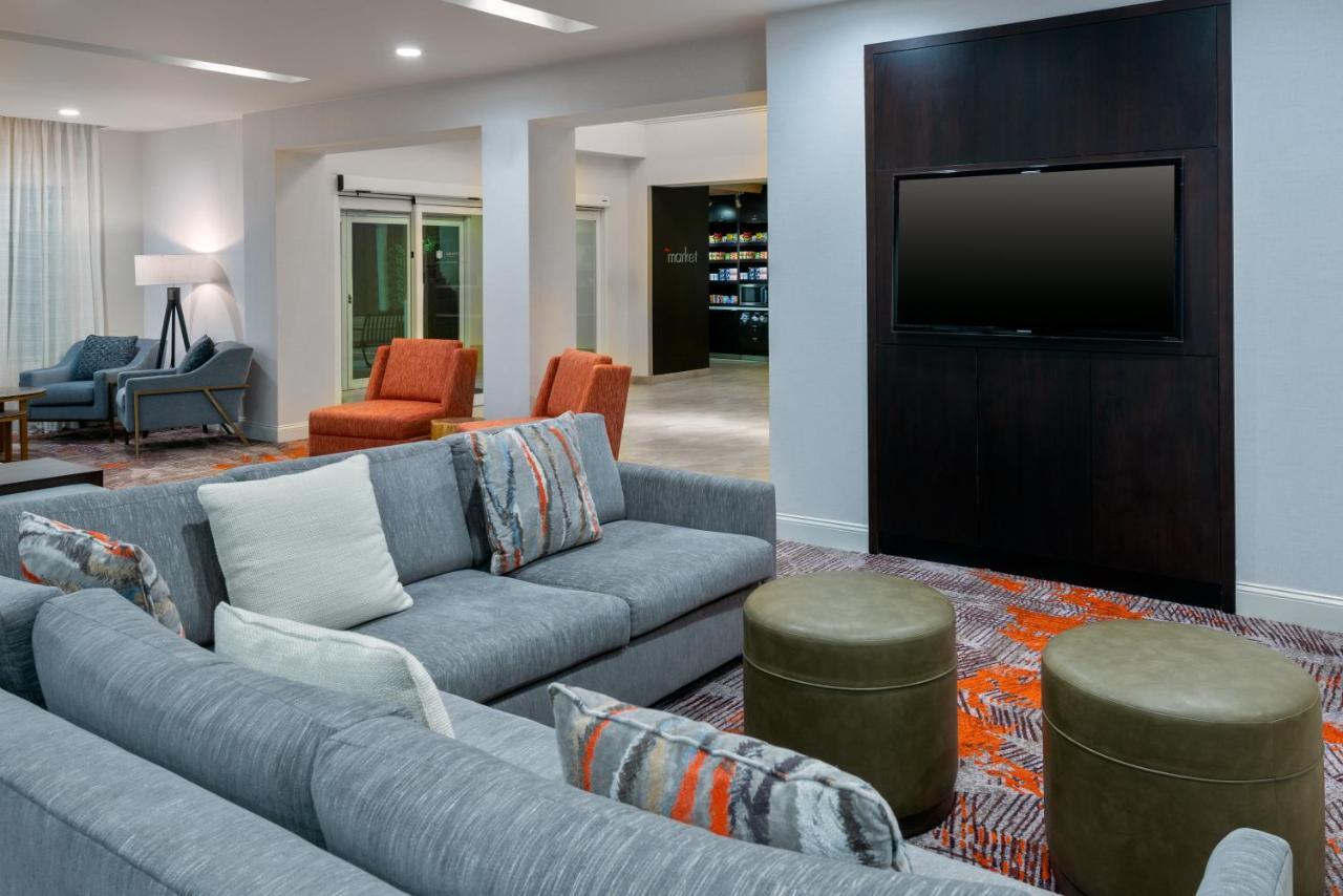 Courtyard By Marriott At Town Center