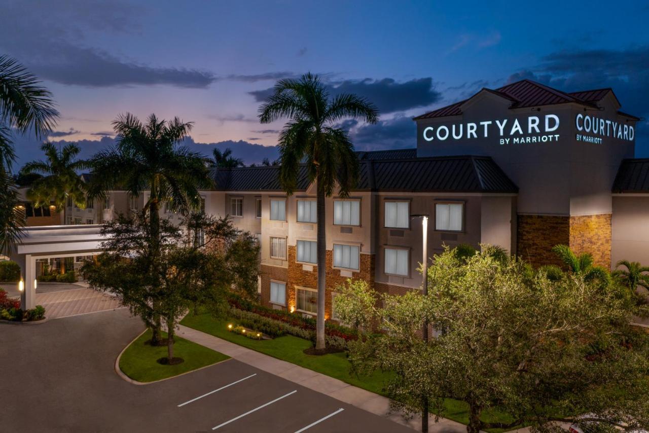 Courtyard By Marriott At Town Center Hotel 3*