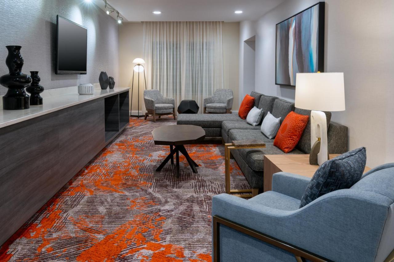 Courtyard By Marriott At Town Center Sarasota