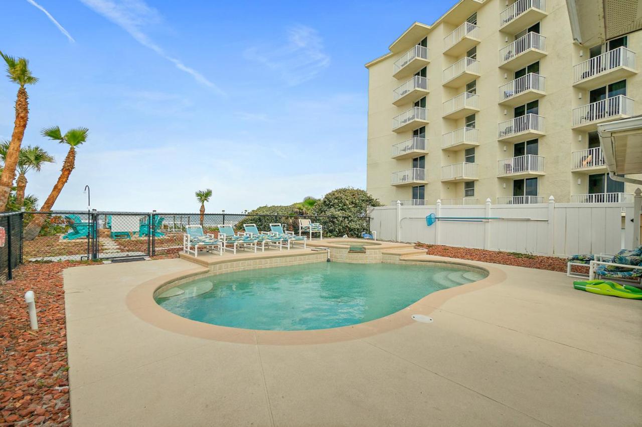 Seaside Serenity Direct Oceanfront Holiday home *