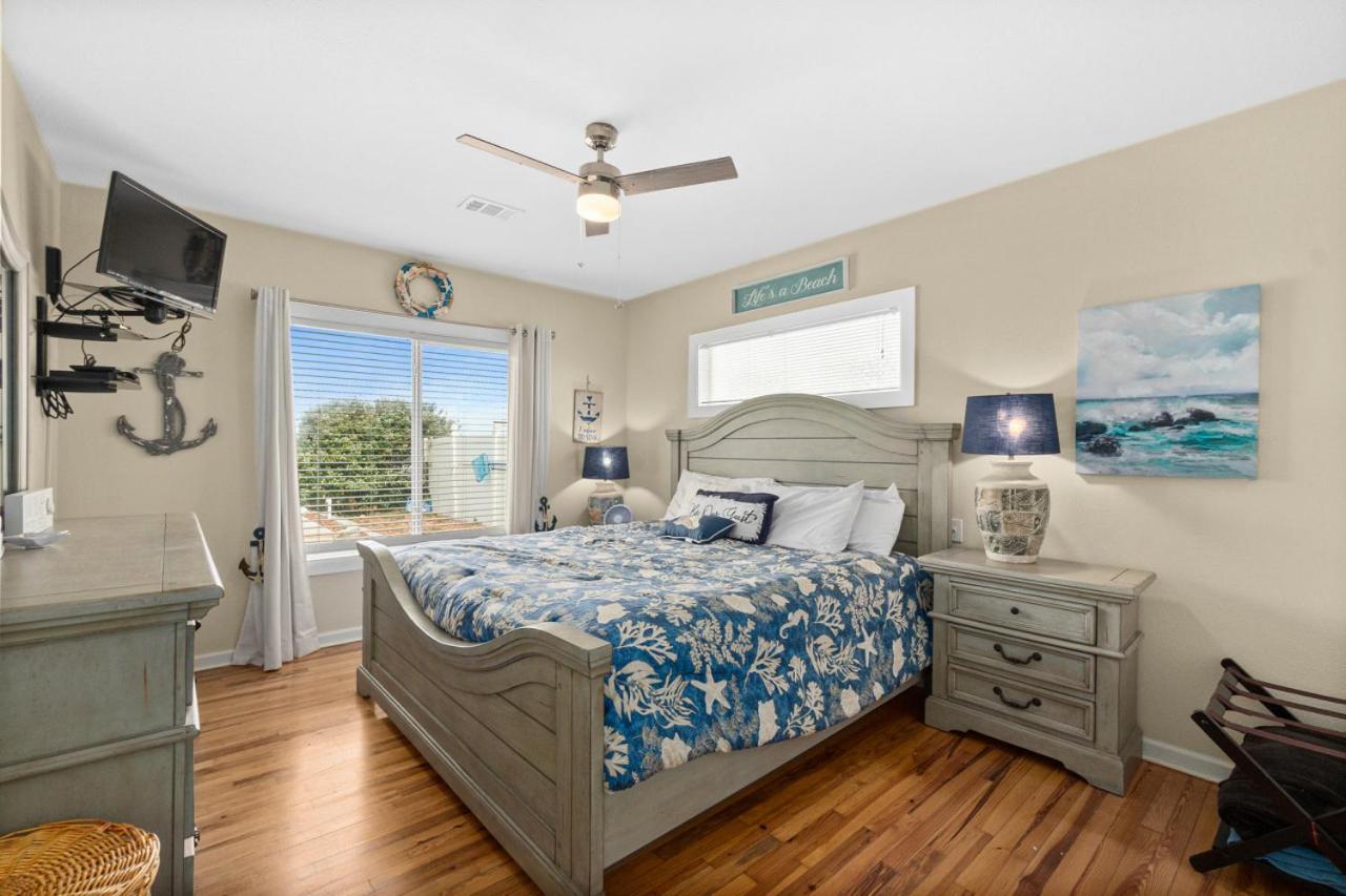 Seaside Serenity Direct Oceanfront Holiday home *