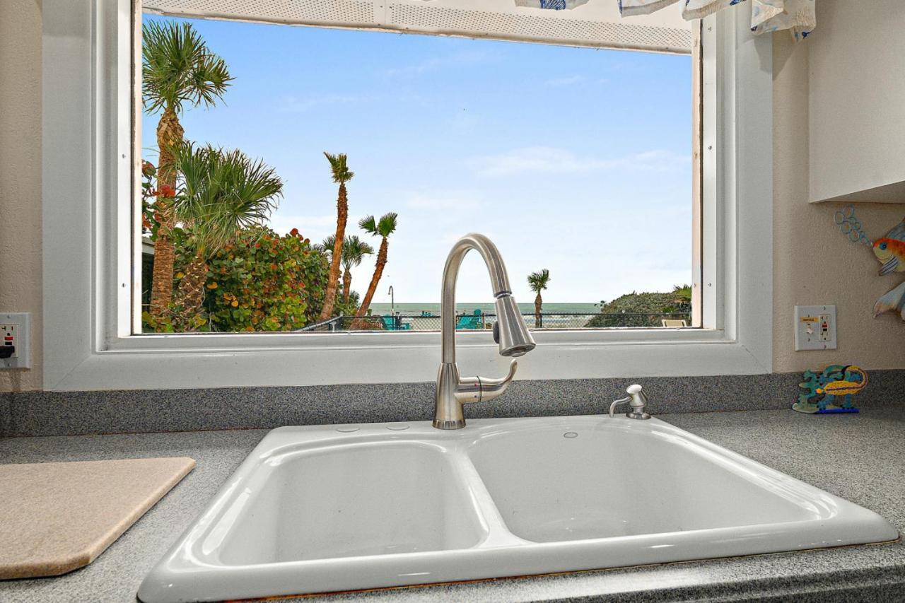 Seaside Serenity Direct Oceanfront Holiday home *