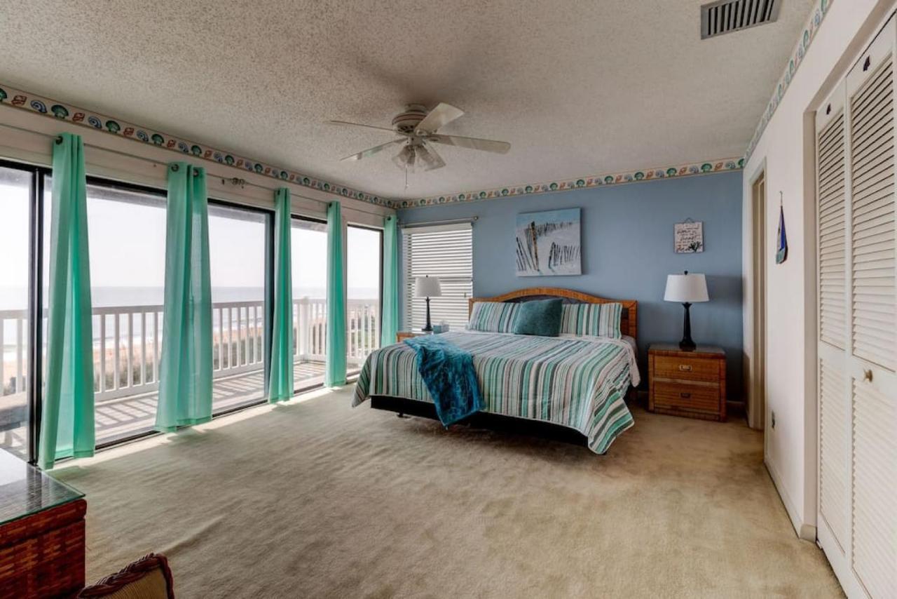 Tipsy Turtle Funky Pelican Massive Oceanfront Holiday home *