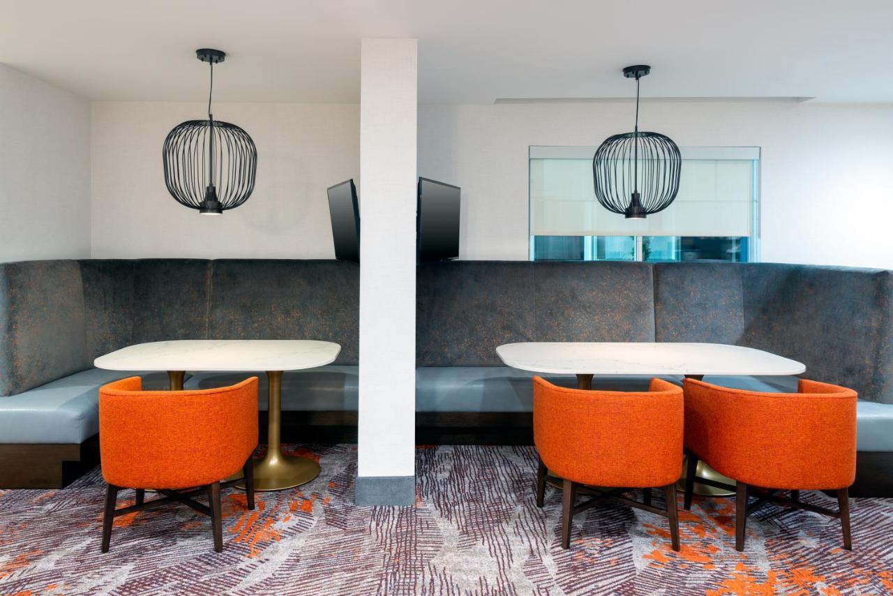 Courtyard By Marriott At Town Center Hotel Sarasota