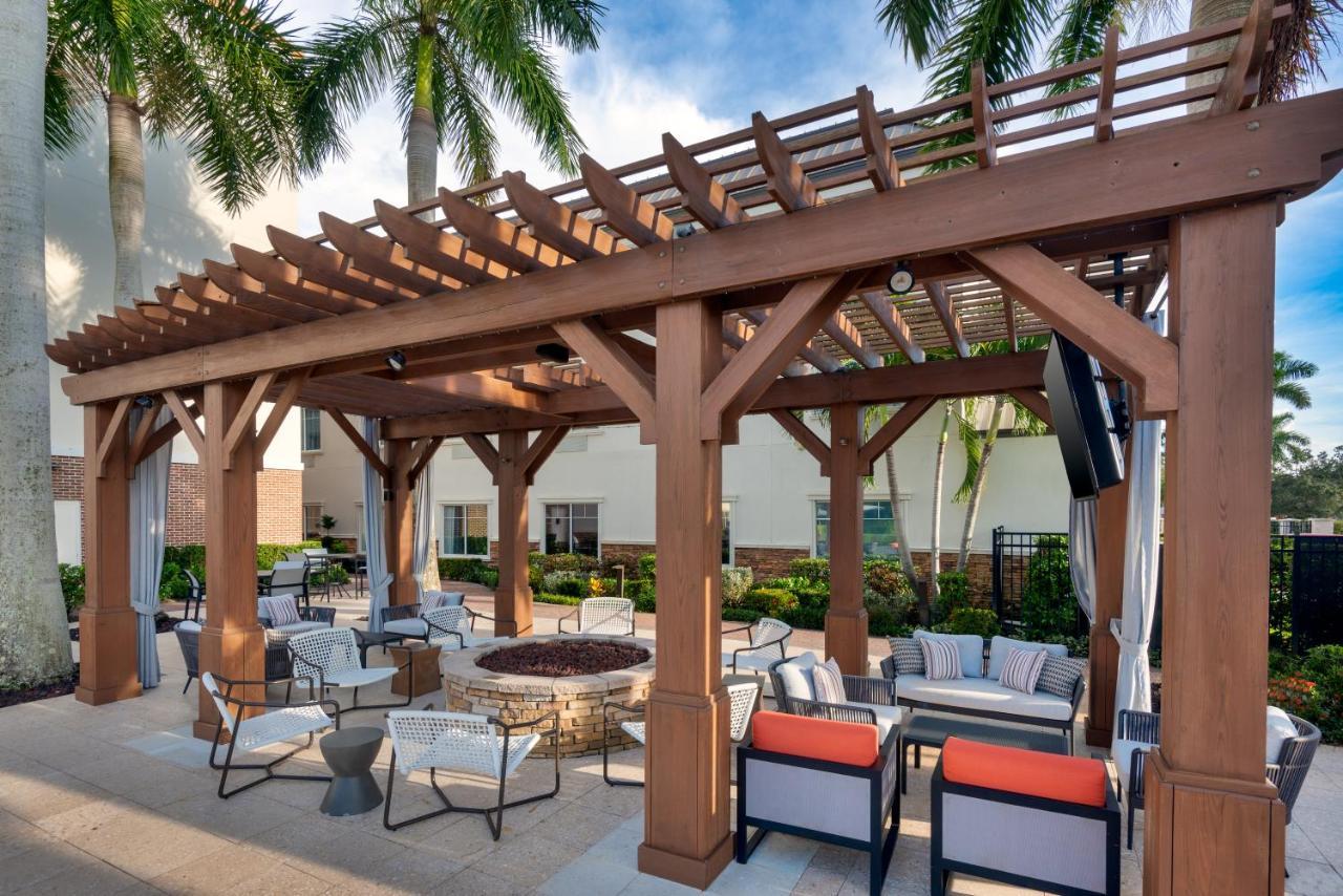 Courtyard By Marriott At Town Center