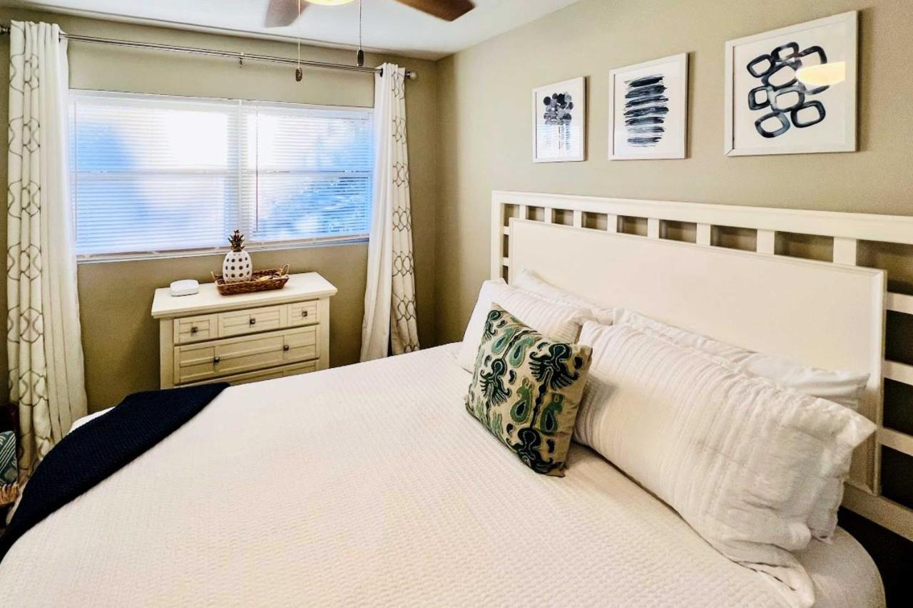 Cozy Retreat - 3 Blocks To The Coast!