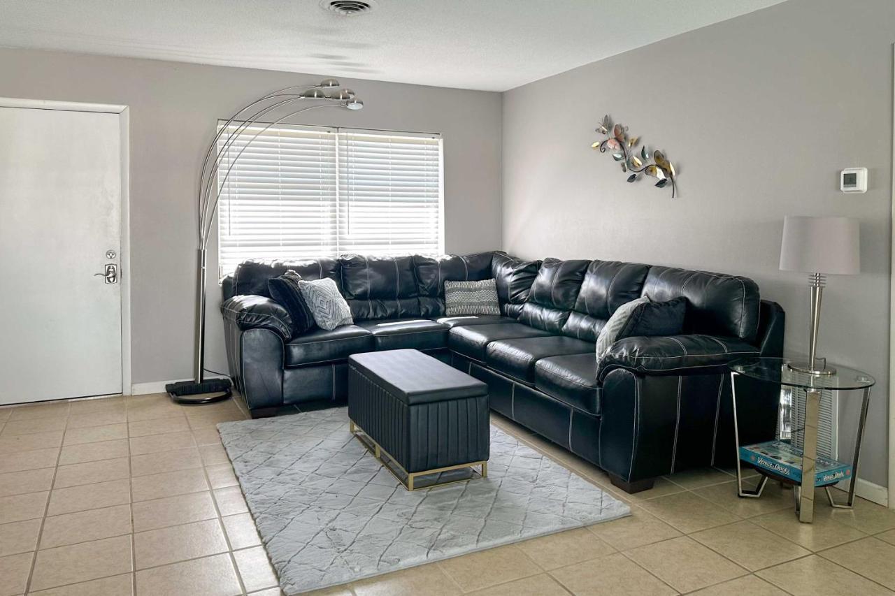 Quiet Retreat With Private Lanai And Pool! Holiday home Venice