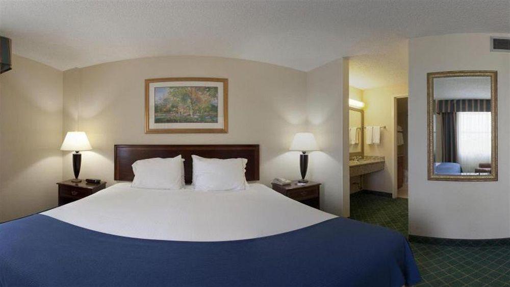 Hotel Express & Ft. Lauderdale-plantation By Ihg 3*