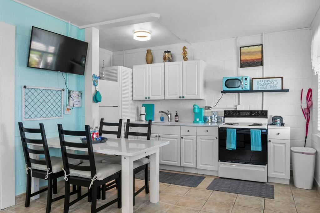 Holiday home Mermaids Grotto Waterfront 1br Apt With Bay View *