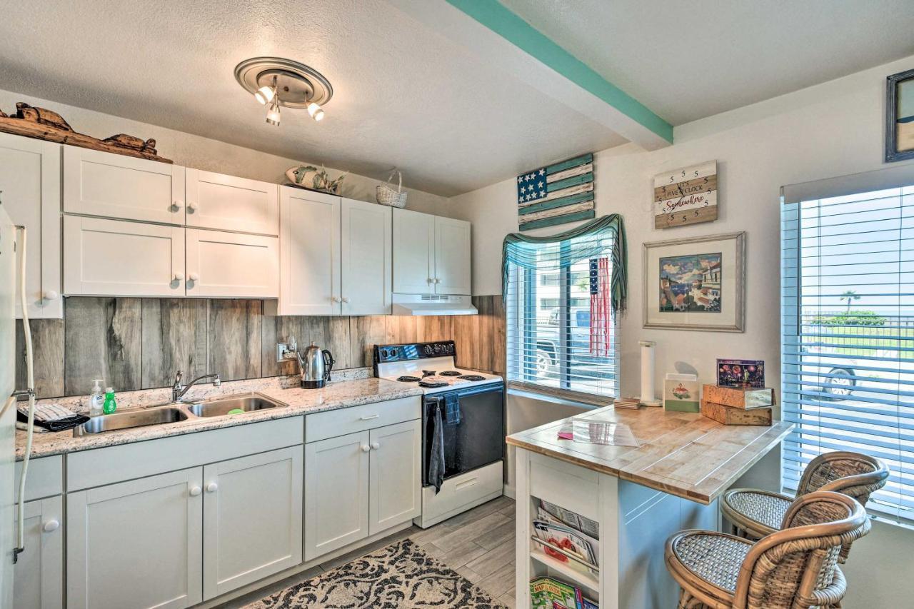 Daytona Retreat With Views And Pool Access!
