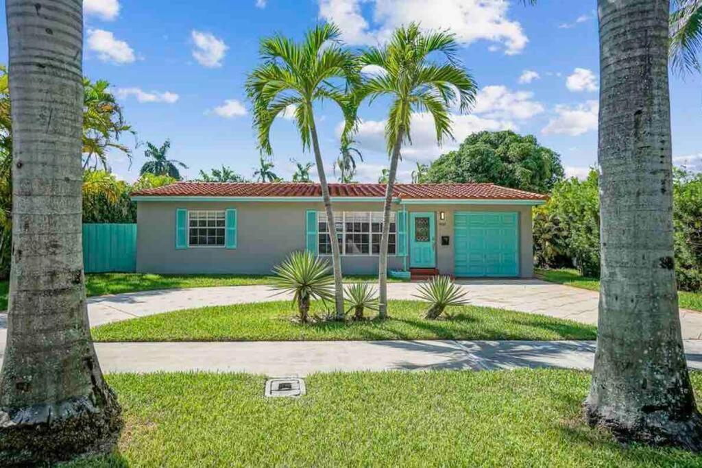 Your Florida Vacation Destination- Near Beach * Hallandale Beach