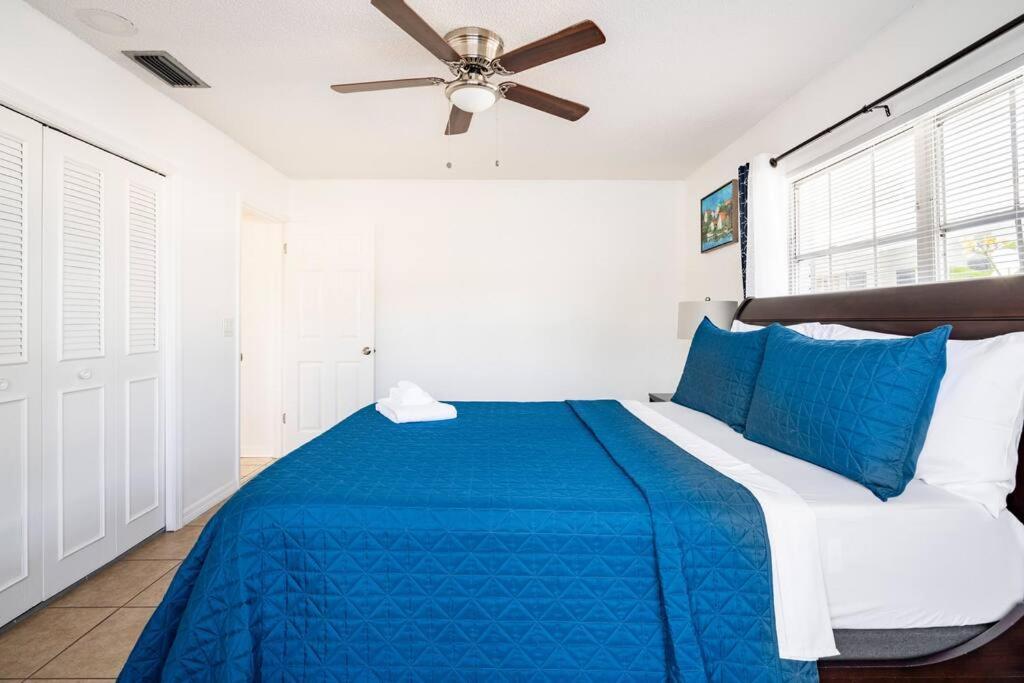 Perfectly Situated 2-br Residential In Largo- Close To Beach And Everything!!