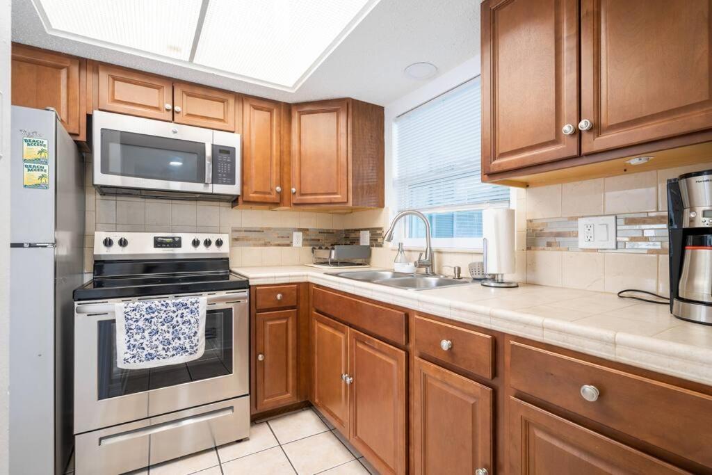 Perfectly Situated 2-br Residential In Largo- Close To Beach And Everything!! Apartment Largo