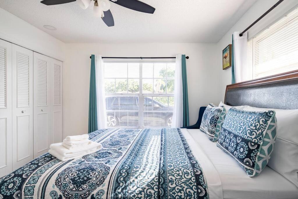 Perfectly Situated 2-br Residential In Largo- Close To Beach And Everything!!