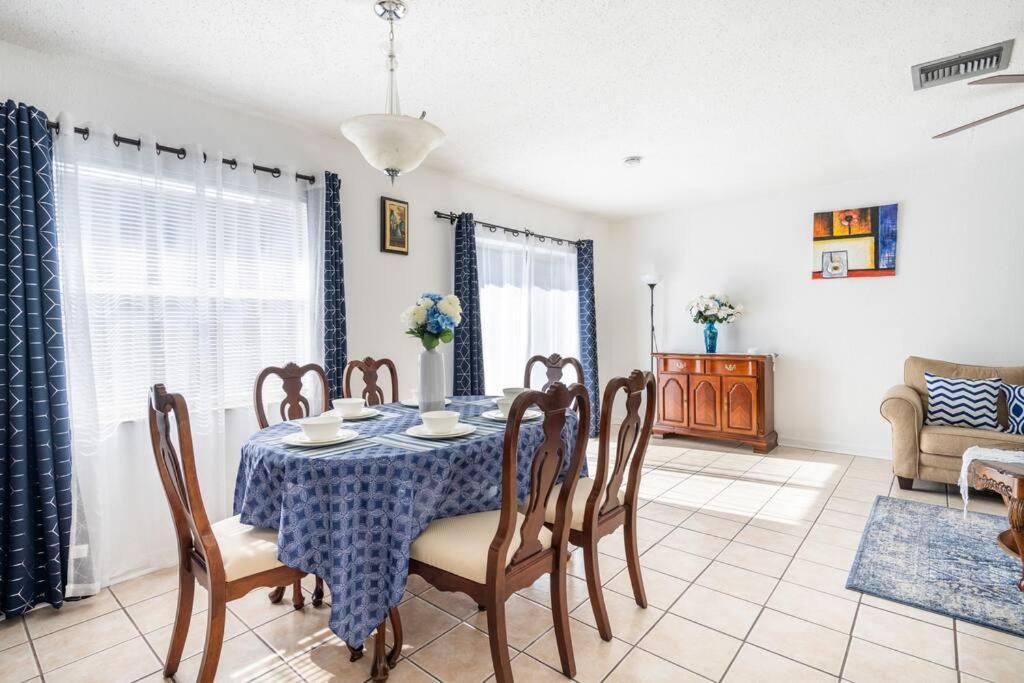 Apartment Perfectly Situated 2-br Residential In Largo- Close To Beach And Everything!! *