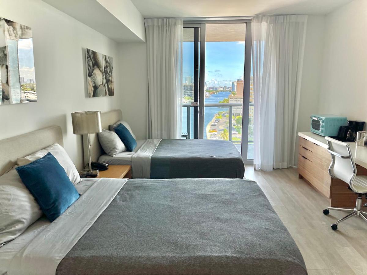 2bd 2ba @beachwalk W/pool *
