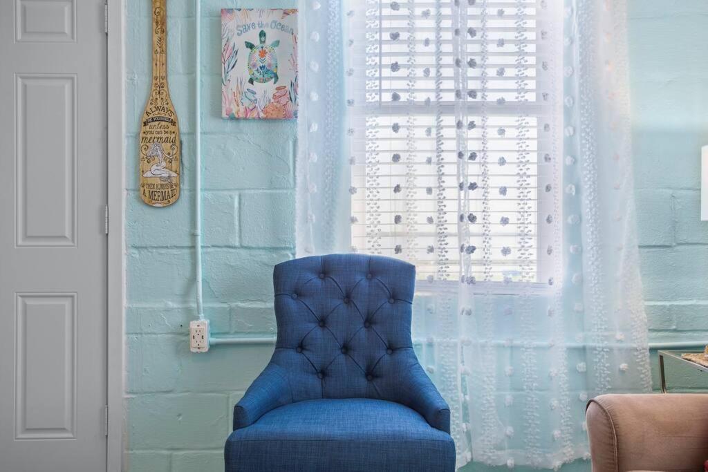 Mermaids Grotto Waterfront 1br Apt With Bay View *