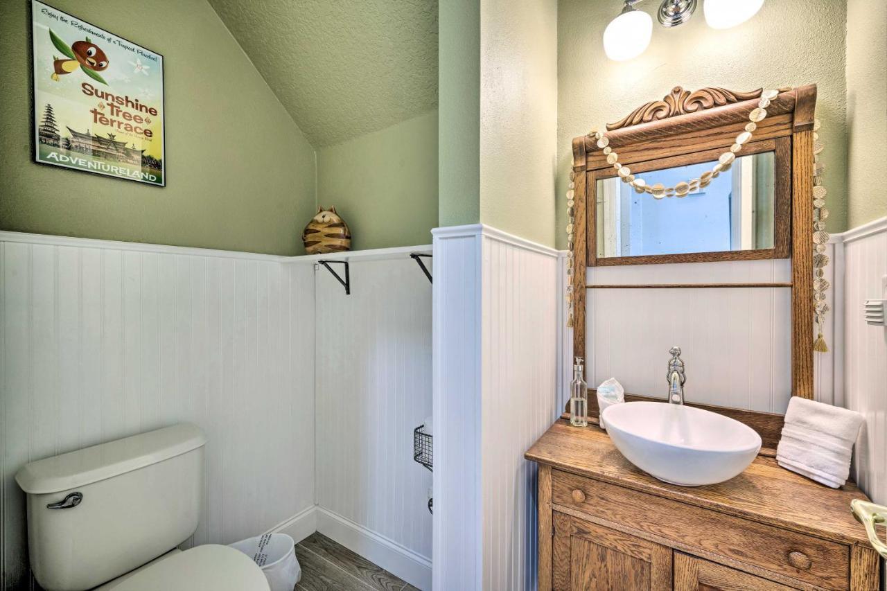 Holiday home Stunning Oasis With Private Pool, 7 Mi To Disney!