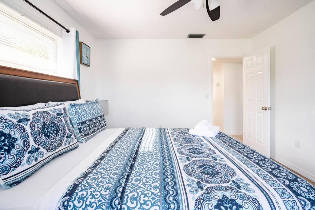 Apartment Perfectly Situated 2-br Residential In Largo- Close To Beach And Everything!! *