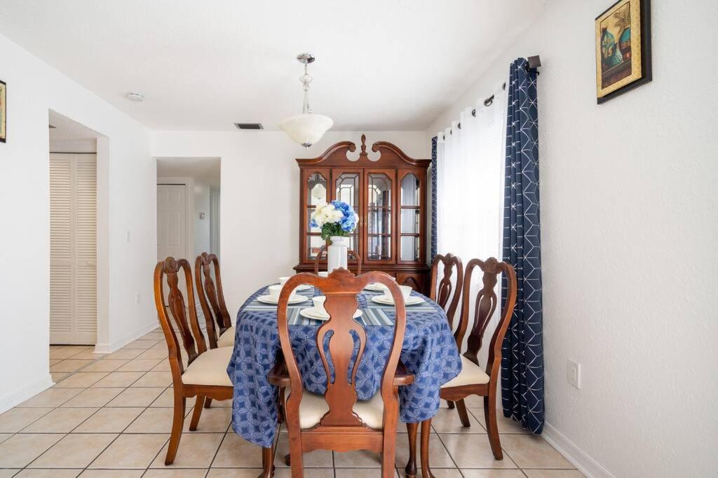 Perfectly Situated 2-br Residential In Largo- Close To Beach And Everything!! Apartment *