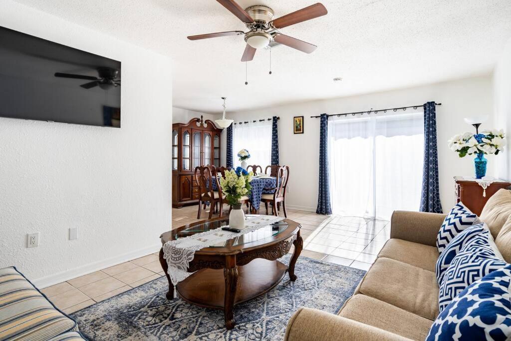 Perfectly Situated 2-br Residential In Largo- Close To Beach And Everything!! Apartment *