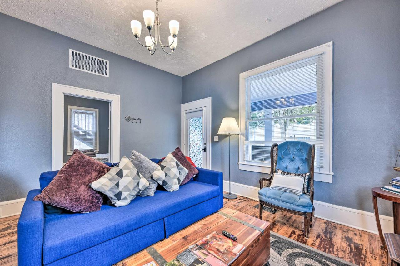 Holiday home Charming About 2 Mi To Downtown! *