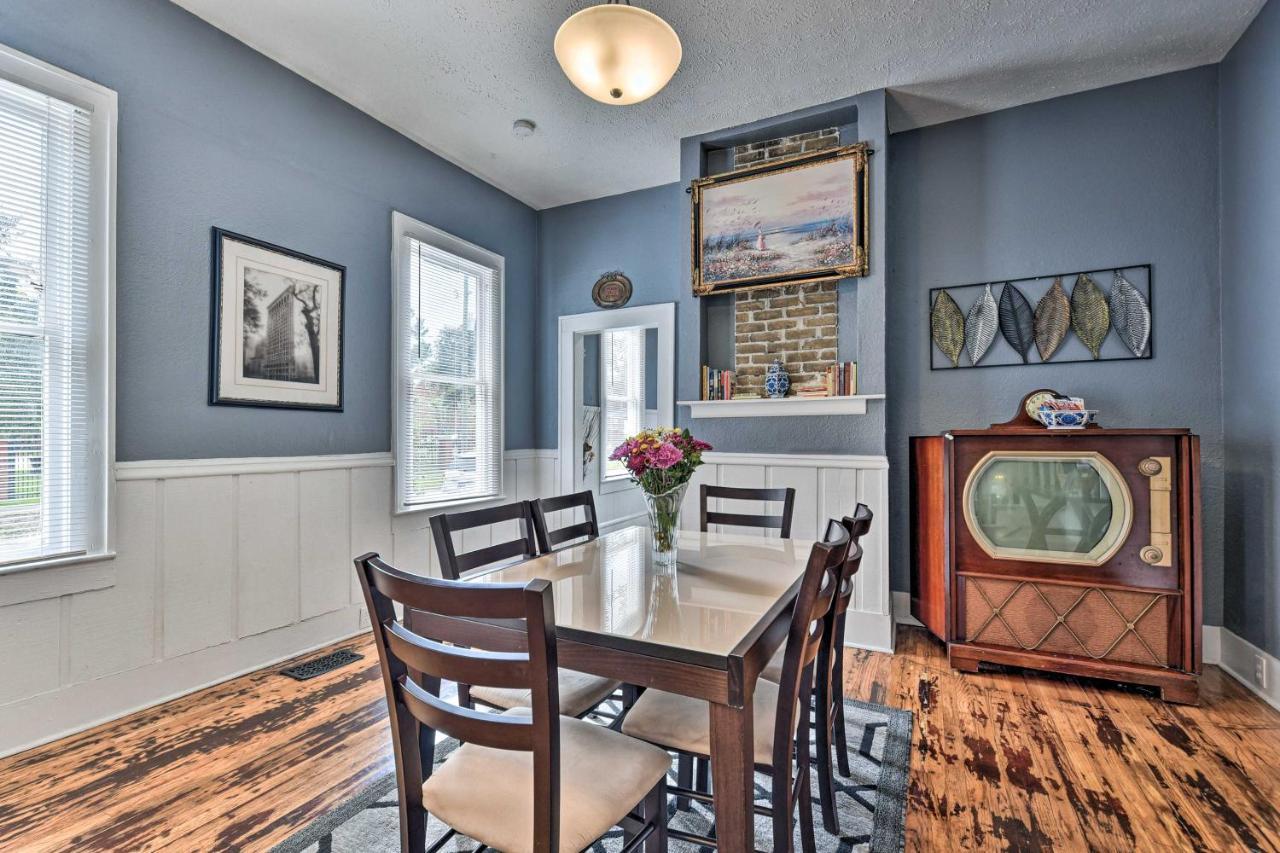 Charming About 2 Mi To Downtown!