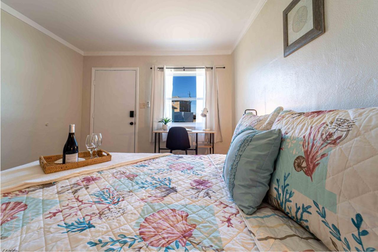 Bb Unit 8 - Chic Studio W/ Cabana & Pool Steps To Beach! *