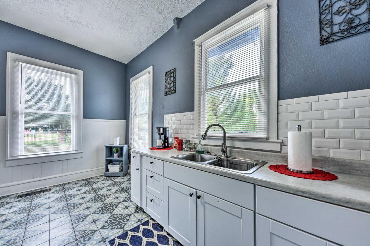 Charming About 2 Mi To Downtown! *
