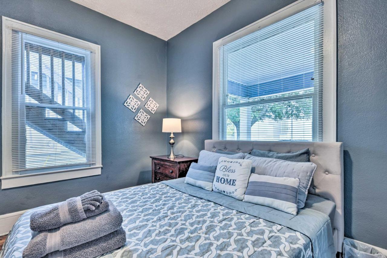 Charming About 2 Mi To Downtown!