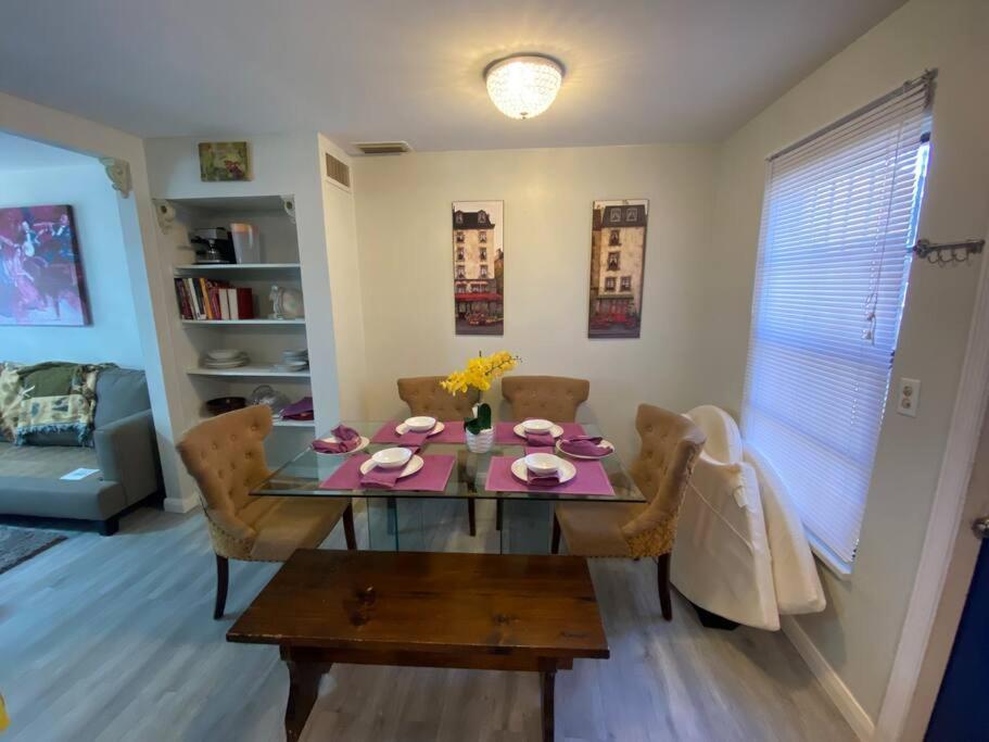Private Townhouse With Courtyard And Covered Patio West Palm Beach