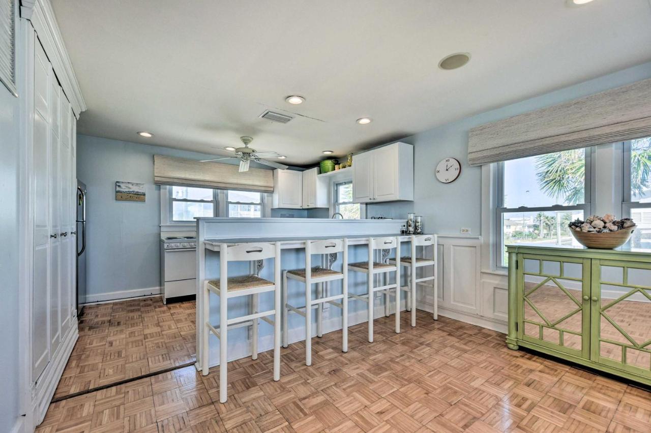 Beachfront Florida Getaway With Furnished Deck! Holiday home