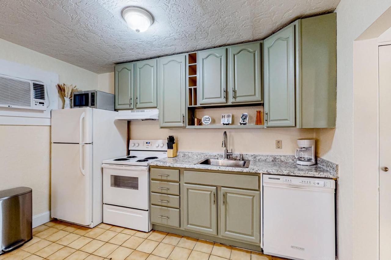 Cocoa Cottages #4 Apartment *