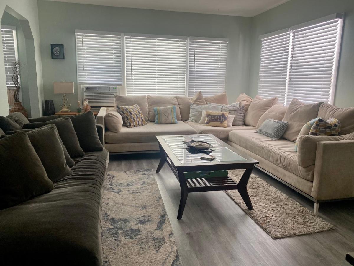 Palm Retreat: Beachside Comfort With Outdoor Oasis * Lake Worth Beach