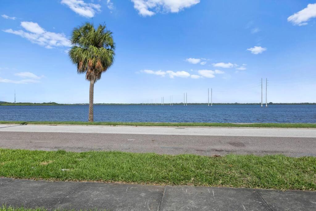 Mermaids Grotto Waterfront 1br Apt With Bay View Holiday home *