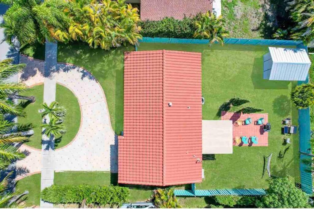 Your Florida Vacation Destination- Near Beach Holiday home Hallandale Beach