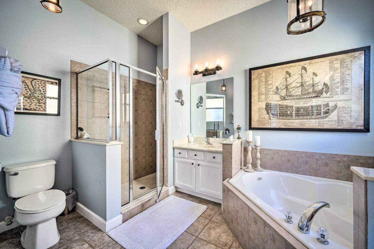Stunning Oasis With Private Pool, 7 Mi To Disney! Holiday home