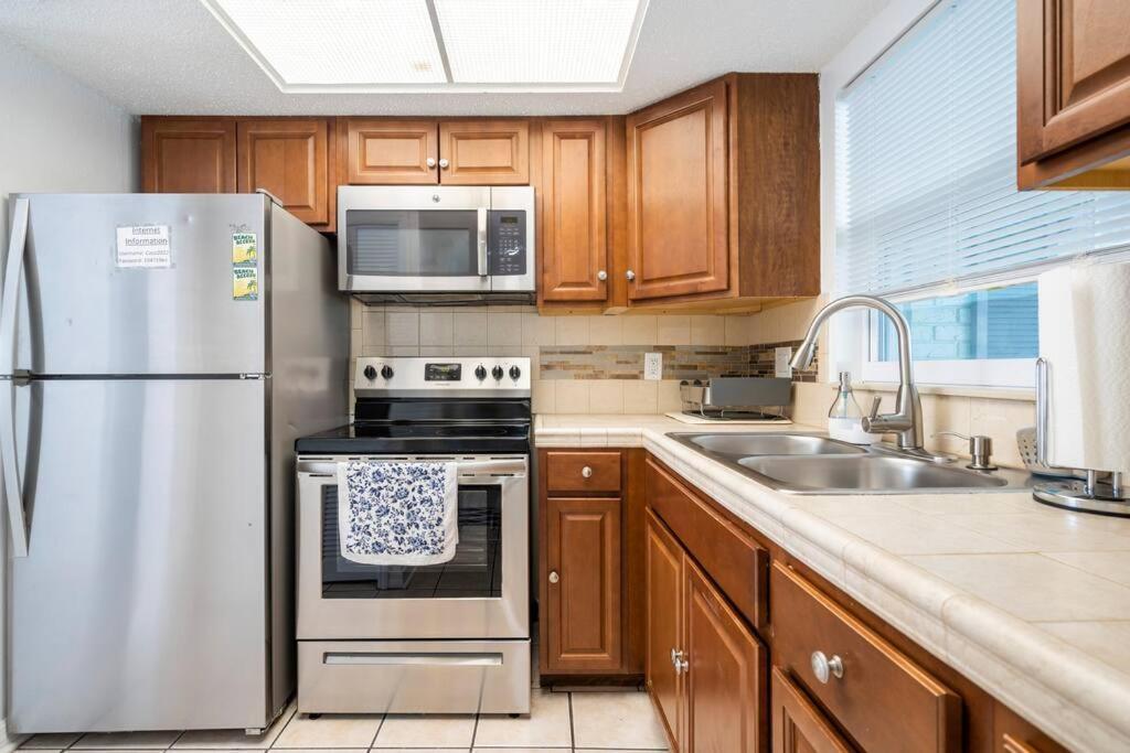 Perfectly Situated 2-br Residential In Largo- Close To Beach And Everything!! Apartment