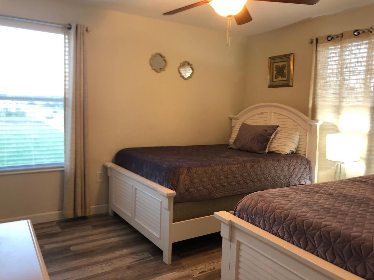 8 Bedrooms, 5 Bathrooms. Theater + Pool/spa + Wifi Davenport