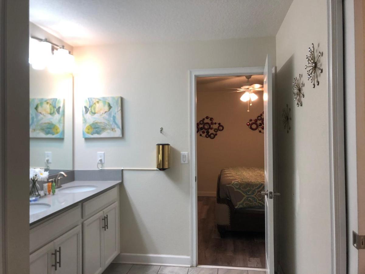 8 Bedrooms, 5 Bathrooms. Theater + Pool/spa + Wifi Davenport